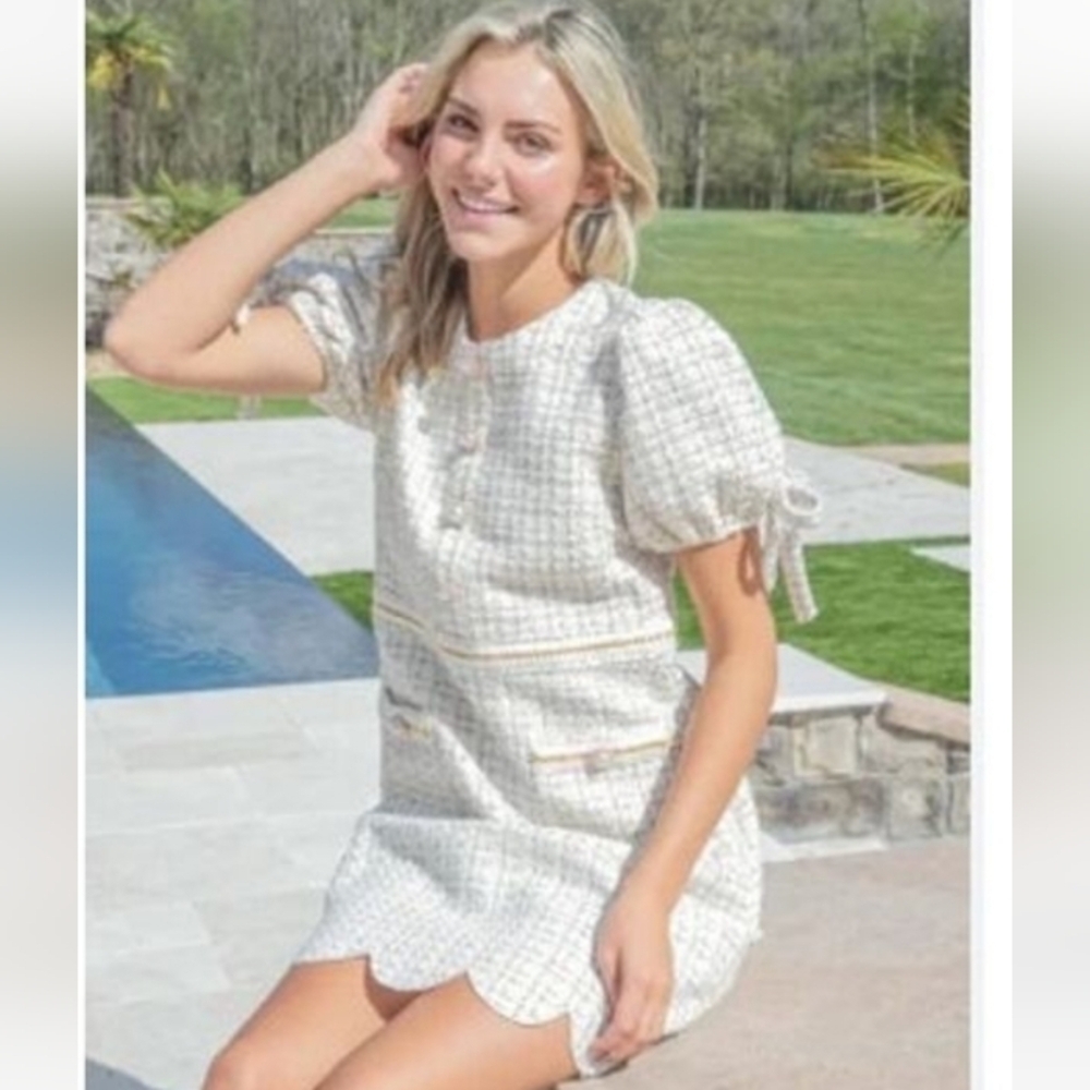 Simply Southern Scalloped Cream TweIed With Puffy Sleeves NWT LARGE